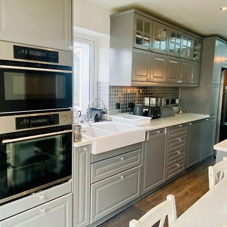 Hameway House- Stunning 4 Bedroom House With A Spacious Kitchen Лондон Екстер'єр фото